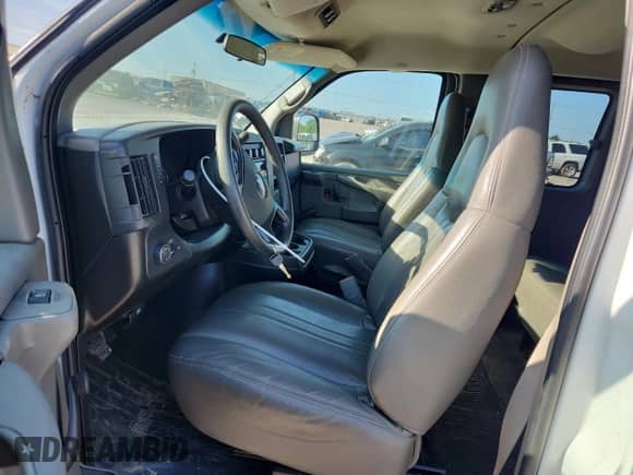 2008 Chevrolet Express Passenger z VIN 1GAHG39KX81169168, wystawiony jako Copart lot #61792105 z przebiegiem Nie podano mil oraz Szkoda całkowita • Salvage title. Historia ofert i sprzedaży dostępna na DreamBid. Obrazek 7.