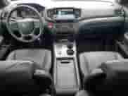 2023 Honda Passport EX-L z VIN 5FNYF8H50PB038291, wystawiony jako Copart lot #90505985 z przebiegiem 16 211 mil mil oraz Szkoda całkowita • Salvage title. Historia ofert i sprzedaży dostępna na DreamBid. Obrazek 8.