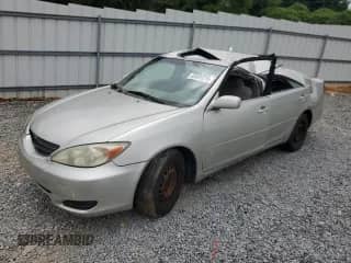 2004 Toyota Camry LE с VIN 4T1BE32K84U935805, выставлен на аукционе Copart как лот 63491315 с пробегом Не указан миль и Списание • Salvage title. История ставок и продаж доступна на DreamBid. Изображение 1.