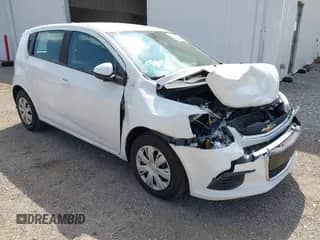 2017 Chevrolet Sonic LT z VIN 1G1JG6SH8H4168424, wystawiony jako IAAI lot #42733345 z przebiegiem 116 609 mil mil oraz . Historia ofert i sprzedaży dostępna na DreamBid. Obrazek 1.