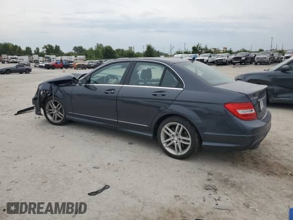 2013 Mercedes-Benz C 300 Sport z VIN WDDGF8AB1DR296813, wystawiony jako Copart lot #71831065 z przebiegiem 161 895 mil mil oraz Szkoda całkowita • Salvage title. Historia ofert i sprzedaży dostępna na DreamBid. Obrazek 2.