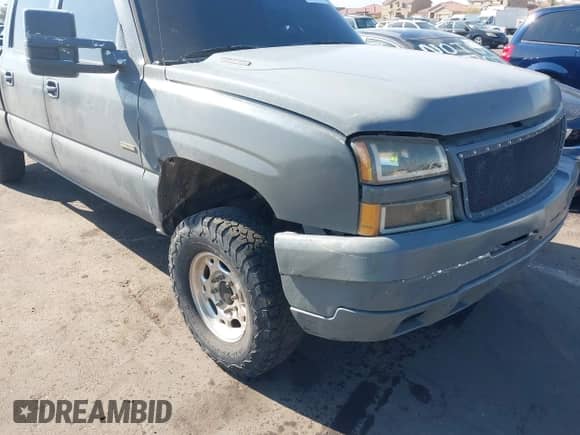 2005 Chevrolet Silverado 3500 SRW LT z VIN 1GCHK33215F897250, wystawiony jako IAAI lot #41468908 z przebiegiem 386 679 mil mil oraz . Historia ofert i sprzedaży dostępna na DreamBid. Obrazek 6.