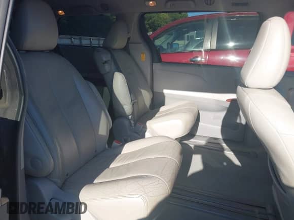 2014 Toyota Sienna XLE с VIN 5TDYK3DC6ES516726, выставлен на аукционе IAAI как лот 43054312 с пробегом 126 485 миль миль и . История ставок и продаж доступна на DreamBid. Изображение 8.