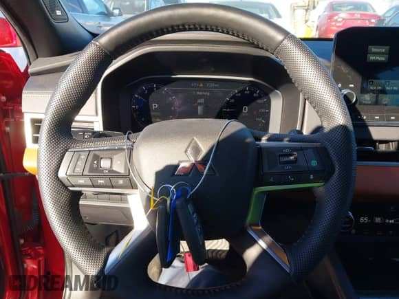 2023 Mitsubishi Outlander SEL with VIN JA4J4VA86PZ044725, listed as a IAAI auction lot 41211848 with 10,886 mi miles and . Bid and sale history available at DreamBid. Image 11.