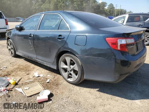 2014 Toyota Camry LE with VIN 4T1BF1FK4EU845192, listed as a Copart auction lot 84796155 with 200,774 mi miles and Salvage title. Bid and sale history available at DreamBid. Image 2.