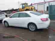 2011 Toyota Camry LE z VIN 4T4BF3EK7BR121804, wystawiony jako IAAI lot #43501491 z przebiegiem 82 376 mil mil oraz . Historia ofert i sprzedaży dostępna na DreamBid. Obrazek 14.