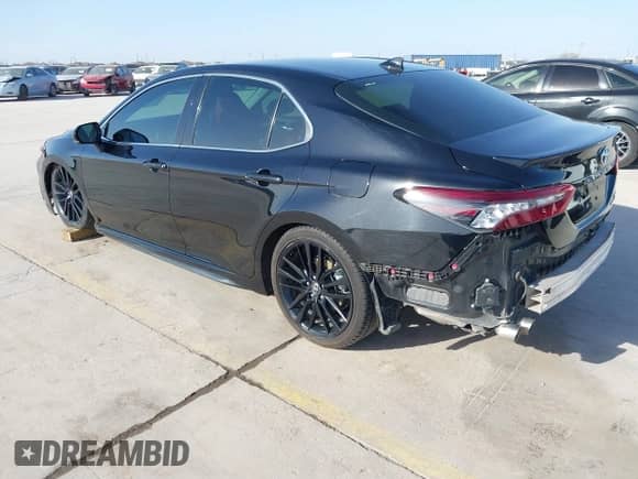 2022 Toyota Camry Hybrid XSE z VIN 4T1K31AK4NU579480, wystawiony jako IAAI lot #41709133 z przebiegiem 66 968 mil mil oraz . Historia ofert i sprzedaży dostępna na DreamBid. Obrazek 3.