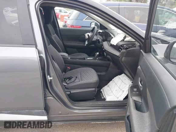 2025 Nissan Kicks SV with VIN 3N8AP6CBXSL335275, listed as a IAAI auction lot 42752990 with 1,440 mi miles and . Bid and sale history available at DreamBid. Image 5.