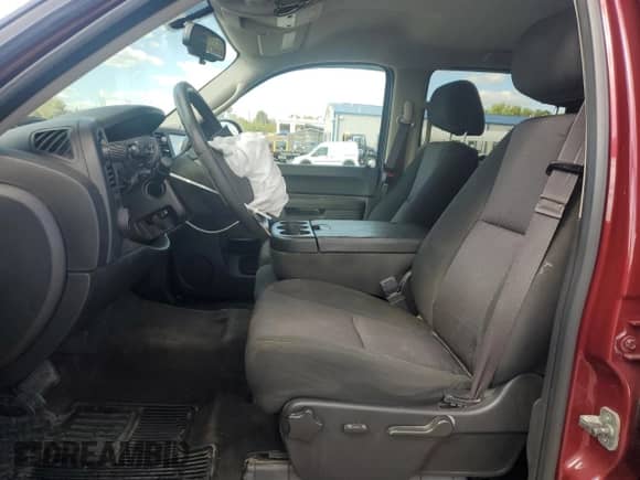 2013 Chevrolet Silverado 1500 LT z VIN 3GCPKSE7XDG331809, wystawiony jako Copart lot #84963945 z przebiegiem 134 567 mil mil oraz Szkoda całkowita • Salvage title. Historia ofert i sprzedaży dostępna na DreamBid. Obrazek 7.