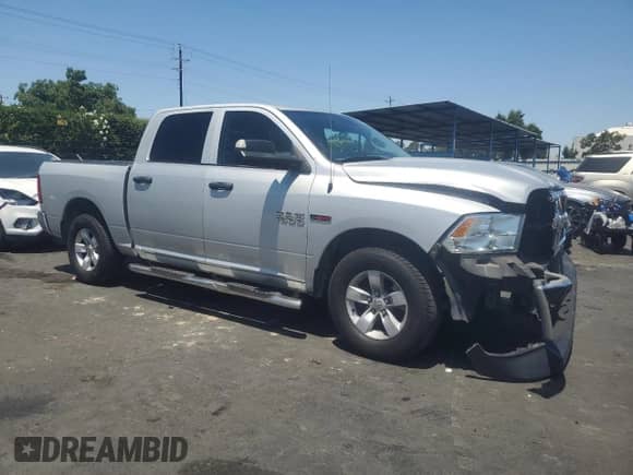 2018 Ram 1500 Tradesman z VIN 1C6RR6KM8JS290873, wystawiony jako Copart lot #63148965 z przebiegiem 97 900 mil mil oraz Szkoda całkowita • Salvage title. Historia ofert i sprzedaży dostępna na DreamBid. Obrazek 4.