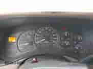 2002 GMC Sierra 1500 SLE z VIN 2GTEK19TX21147176, wystawiony jako IAAI lot #42548008 z przebiegiem 308 911 mil mil oraz . Historia ofert i sprzedaży dostępna na DreamBid. Obrazek 7.