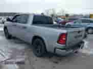 2025 Ram 1500 Lone Star z VIN 1C6RRFFG1SN537641, wystawiony jako IAAI lot #41563794 z przebiegiem 11 488 mil mil oraz . Historia ofert i sprzedaży dostępna na DreamBid. Obrazek 3.