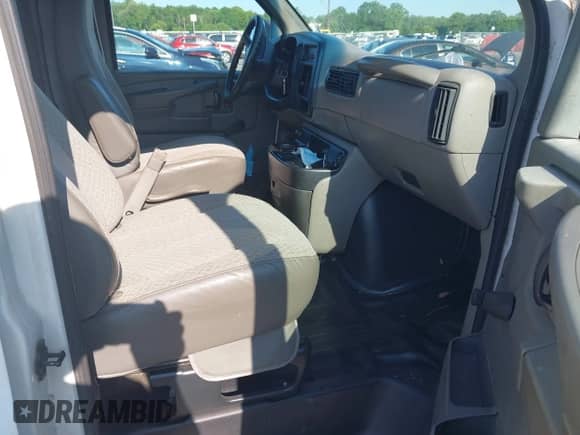 2001 Chevrolet Express Cargo с VIN 1GCFG15W411185187, выставлен на аукционе IAAI как лот 42565861 с пробегом 303 748 миль миль и . История ставок и продаж доступна на DreamBid. Изображение 5.
