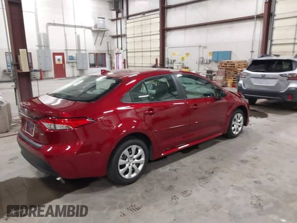 2024 Toyota Corolla LE z VIN 5YFB4MDE2RP219832, wystawiony jako IAAI lot #43213313 z przebiegiem 8 153 mil mil oraz . Historia ofert i sprzedaży dostępna na DreamBid. Obrazek 4.