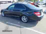 2011 Mercedes-Benz C 300 Sport z VIN WDDGF5EB3BR180681, wystawiony jako IAAI lot #43427281 z przebiegiem 219 550 mil mil oraz . Historia ofert i sprzedaży dostępna na DreamBid. Obrazek 3.