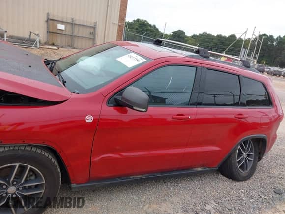 2017 Jeep Grand Cherokee Trailhawk z VIN 1C4RJFLG6HC620166, wystawiony jako IAAI lot #43297350 z przebiegiem 113 848 mil mil oraz . Historia ofert i sprzedaży dostępna na DreamBid. Obrazek 14.