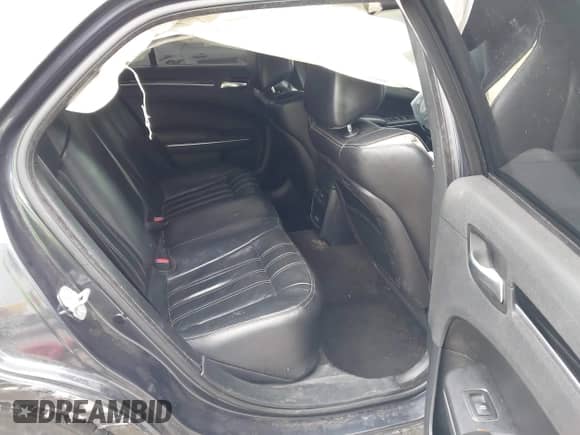 2018 Chrysler 300 S z VIN 2C3CCAGG9JH149523, wystawiony jako IAAI lot #42318225 z przebiegiem 112 614 mil mil oraz . Historia ofert i sprzedaży dostępna na DreamBid. Obrazek 8.