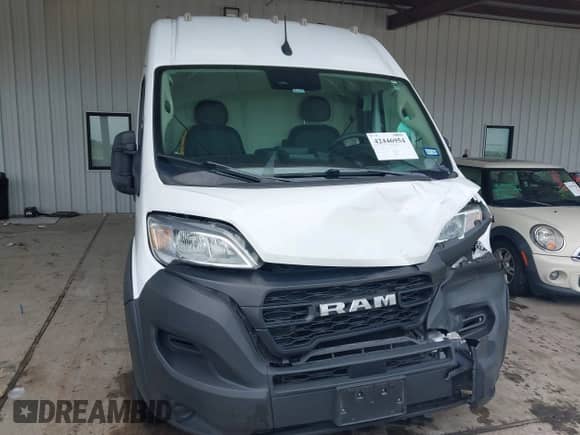 2023 Ram ProMaster Cargo z VIN 3C6LRVDG8PE502254, wystawiony jako IAAI lot #42446954 z przebiegiem 33 836 mil mil oraz . Historia ofert i sprzedaży dostępna na DreamBid. Obrazek 12.
