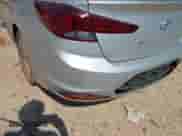 2019 Hyundai Elantra SEL z VIN 5NPD84LF0KH497395, wystawiony jako IAAI lot #42572388 z przebiegiem 60 610 mil mil oraz . Historia ofert i sprzedaży dostępna na DreamBid. Obrazek 6.