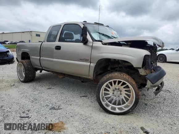 2001 Chevrolet Silverado 2500HD LS z VIN 1GCHK29171E229509, wystawiony jako Copart lot #60524705 z przebiegiem Nie podano mil oraz Szkoda całkowita • Salvage title. Historia ofert i sprzedaży dostępna na DreamBid. Obrazek 4.