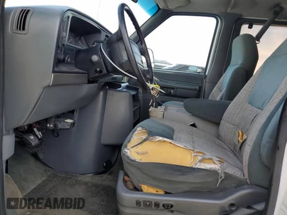 1996 Ford Econoline Cargo with VIN 1FBJS31G0THA71513, listed as a Copart auction lot 51131645 with 114,078 mi miles and Clean title. Bid and sale history available at DreamBid. Image 7.