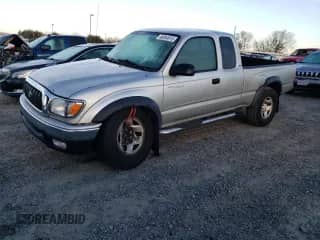 2004 Toyota Tacoma PreRunner z VIN 5TESM92N34Z363358, wystawiony jako Copart lot #46954915 z przebiegiem 338 275 mil mil oraz Czysty tytuł • Clean title. Historia ofert i sprzedaży dostępna na DreamBid. Obrazek 1.