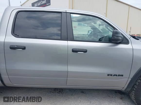 2025 Ram 1500 Rebel z VIN 1C6SRFLP3SN574597, wystawiony jako IAAI lot #42865040 z przebiegiem 35 346 mil mil oraz . Historia ofert i sprzedaży dostępna na DreamBid. Obrazek 13.