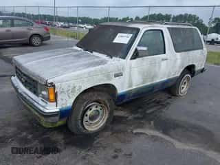 1986 Chevrolet Blazer z VIN 1G8CS18RXG8201071, wystawiony jako IAAI lot #42864746 z przebiegiem 187 848 mil mil oraz . Historia ofert i sprzedaży dostępna na DreamBid. Obrazek 2.