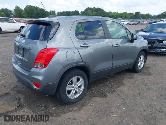 2020 Chevrolet Trax LS z VIN 3GNCJKSB3LL211700, wystawiony jako IAAI lot #42544554 z przebiegiem 71 663 mil mil oraz . Historia ofert i sprzedaży dostępna na DreamBid. Obrazek 4.