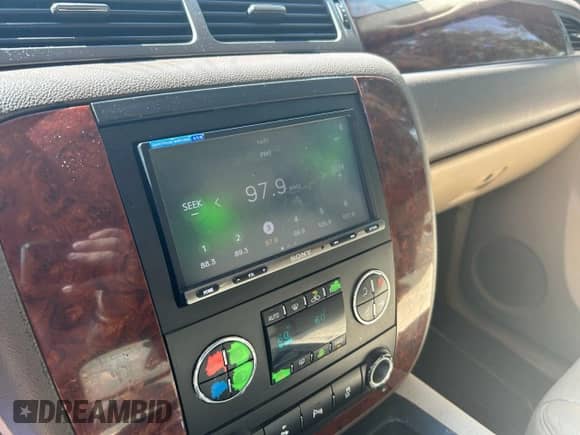 2013 Chevrolet Suburban LT с VIN 1GNSCJE02DR143930, выставлен на аукционе Copart как лот 86322005 с пробегом 227 421 миль миль и Чистый • Clean title. История ставок и продаж доступна на DreamBid. Изображение 12.