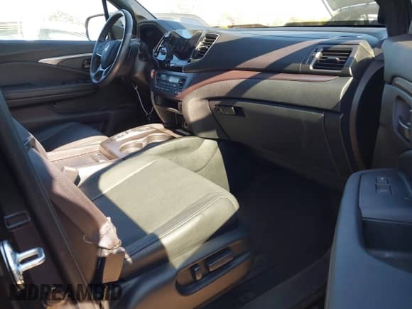 2022 Honda Passport EX-L with VIN 5FNYF7H57NB006607, listed as a IAAI auction lot 42856801 with 29,366 mi miles and . Bid and sale history available at DreamBid. Image 5.