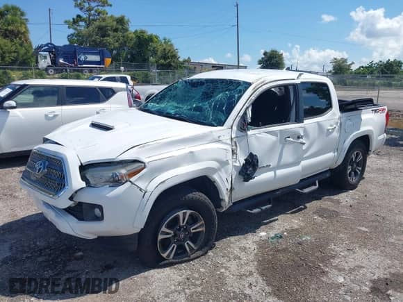 2017 Toyota Tacoma SR5 с VIN 5TFCZ5ANXHX082879, выставлен на аукционе IAAI как лот 42868022 с пробегом 114 120 миль миль и . История ставок и продаж доступна на DreamBid. Изображение 2.