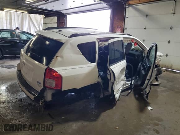 2011 Jeep Compass Latitude с VIN 1J4NT1FB2BD203909, выставлен на аукционе Copart как лот 86264095 с пробегом 183 351 миль миль и Списание • Salvage title. История ставок и продаж доступна на DreamBid. Изображение 3.