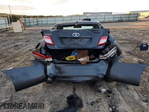 2011 Toyota Camry LE z VIN 4T1BF3EK5BU600040, wystawiony jako Copart lot #86166465 z przebiegiem 97 808 mil mil oraz Czysty tytuł • Clean title. Historia ofert i sprzedaży dostępna na DreamBid. Obrazek 6.