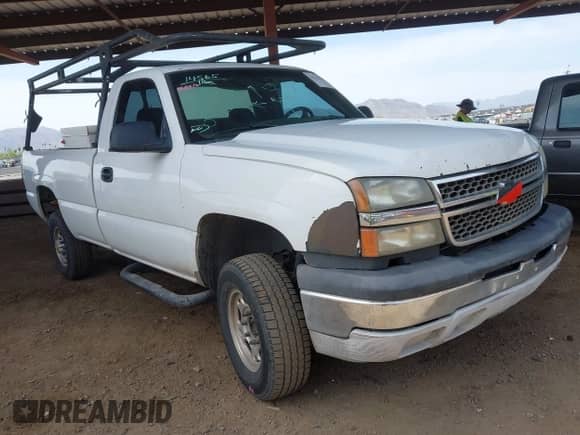 2005 Chevrolet Silverado 2500HD Work Truck with VIN 1GCHC24U05E275672, listed as a IAAI auction lot 42243540 with 179,665 mi miles and . Bid and sale history available at DreamBid. Image 1.