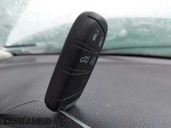 2021 Chrysler 300 Touring с VIN 2C3CCAAG4MH567016, выставлен на аукционе IAAI как лот 42488636 с пробегом Не указан миль и . История ставок и продаж доступна на DreamBid. Изображение 11.