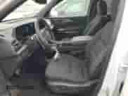 2025 Chevrolet Traverse AWD LT z VIN 1GNEVGRS0SJ210722, wystawiony jako Copart lot #84207925 z przebiegiem 14 348 mil mil oraz Czysty tytuł • Clean title. Historia ofert i sprzedaży dostępna na DreamBid. Obrazek 7.