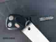 2002 Chevrolet TrailBlazer LS z VIN 1GNDT13S922128652, wystawiony jako IAAI lot #42212905 z przebiegiem 213 734 mil mil oraz . Historia ofert i sprzedaży dostępna na DreamBid. Obrazek 11.