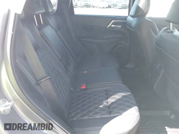 2023 Mitsubishi Outlander SEL z VIN JA4J4VA80PZ014751, wystawiony jako IAAI lot #41773106 z przebiegiem 20 980 mil mil oraz . Historia ofert i sprzedaży dostępna na DreamBid. Obrazek 8.
