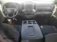 2022 Chevrolet Silverado 1500 Custom z VIN 1GCPDBEKXNZ564055, wystawiony jako Copart lot #67629685 z przebiegiem 72 211 mil mil oraz Szkoda całkowita • Salvage title. Historia ofert i sprzedaży dostępna na DreamBid. Obrazek 8.