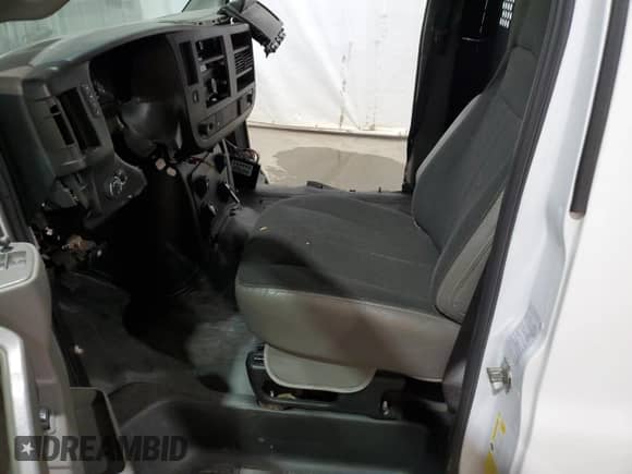 2023 Chevrolet Express Cargo с VIN 1GCWGAFP1P1157511, выставлен на аукционе Copart как лот 80904195 с пробегом Не указан миль и Чистый • Clean title. История ставок и продаж доступна на DreamBid. Изображение 7.