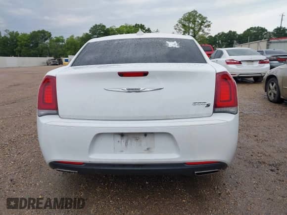 2019 Chrysler 300 S с VIN 2C3CCABGXKH539507, выставлен на аукционе IAAI как лот 42290877 с пробегом 198 873 миль миль и . История ставок и продаж доступна на DreamBid. Изображение 16.
