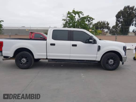 2019 Ford F-250 XL с VIN 1FT7W2A66KEF60607, выставлен на аукционе IAAI как лот 42121732 с пробегом 109 159 миль миль и . История ставок и продаж доступна на DreamBid. Изображение 13.