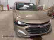 2023 Chevrolet Malibu LT z VIN 1G1ZD5ST0PF136354, wystawiony jako IAAI lot #43099420 z przebiegiem 62 594 mil mil oraz . Historia ofert i sprzedaży dostępna na DreamBid. Obrazek 6.
