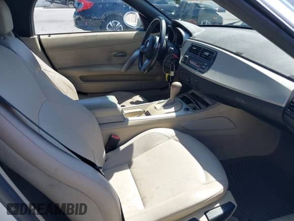 2005 BMW Z4 2.5i with VIN 4USBT33525LS56598, listed as a IAAI auction lot 42620829 with 111,999 mi miles and . Bid and sale history available at DreamBid. Image 5.