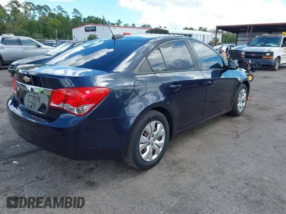 2015 Chevrolet Cruze LS z VIN 1G1PA5SH0F7241884, wystawiony jako IAAI lot #43321555 z przebiegiem 99 411 mil mil oraz . Historia ofert i sprzedaży dostępna na DreamBid. Obrazek 4.