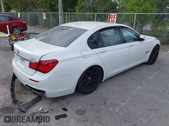 2013 BMW 7 Series 740i с VIN WBAYA6C52DD143862, выставлен на аукционе IAAI как лот 41859183 с пробегом 133 666 миль миль и . История ставок и продаж доступна на DreamBid. Изображение 4.