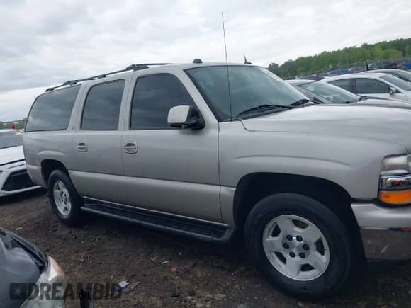 2005 Chevrolet Suburban LT with VIN 3GNEC16ZX5G197892, listed as a IAAI auction lot 42045100 with 262,665 mi miles and . Bid and sale history available at DreamBid. Image 13.