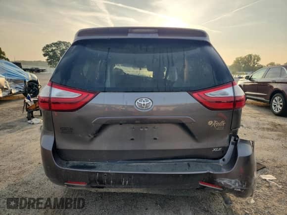 2017 Toyota Sienna XLE with VIN 5TDYZ3DC4HS879316, listed as a Copart auction lot 80926265 with Not provided miles and Clean title. Bid and sale history available at DreamBid. Image 6.