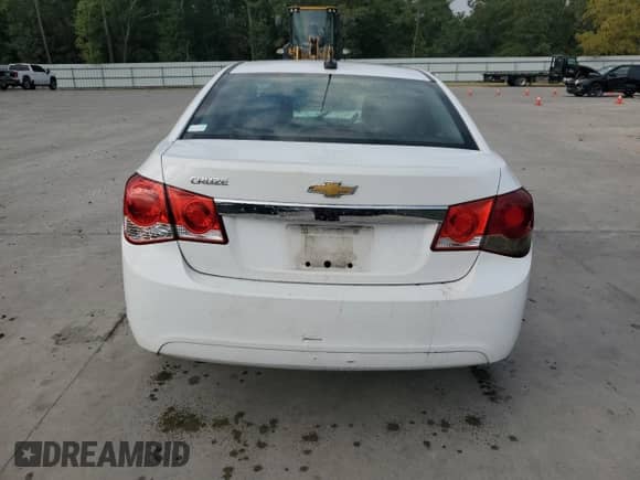 2015 Chevrolet Cruze LS z VIN 1G1PA5SH3F7172284, wystawiony jako Copart lot #80956135 z przebiegiem 241 571 mil mil oraz Szkoda całkowita • Salvage title. Historia ofert i sprzedaży dostępna na DreamBid. Obrazek 6.